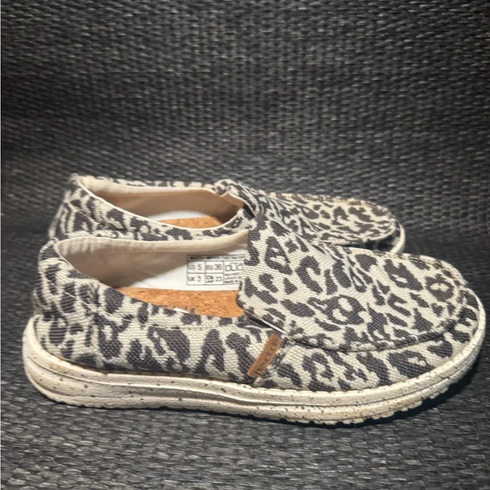 N/A stylish leopard